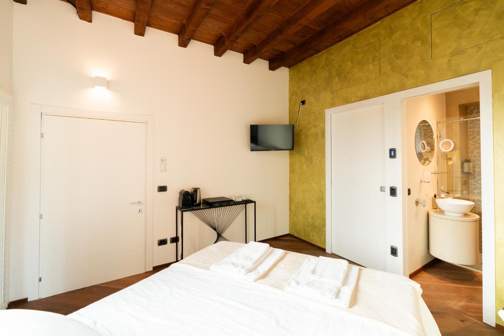 Bed & Breakfast La Finestra Sul Ponte 2*