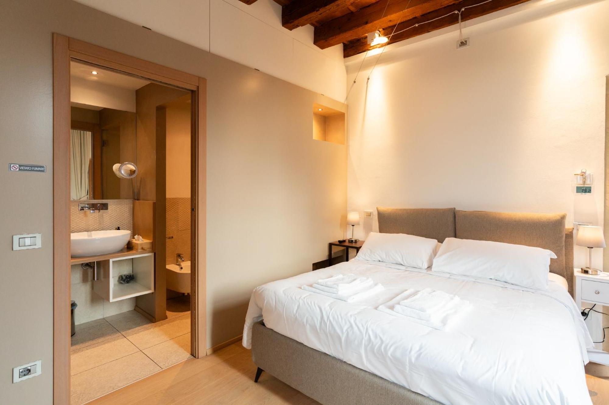 La Finestra Sul Ponte Bed & Breakfast 2*